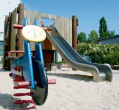 Spielplatz + Bewegungsraum